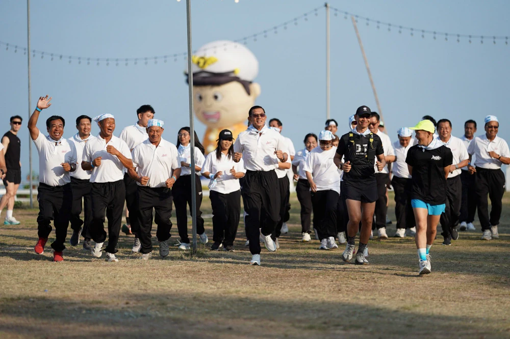 Beyond the City Run: Ichitan Alkaline Water Redefines the "Bang Phra" Escape with a "Glam-Trail" Experience