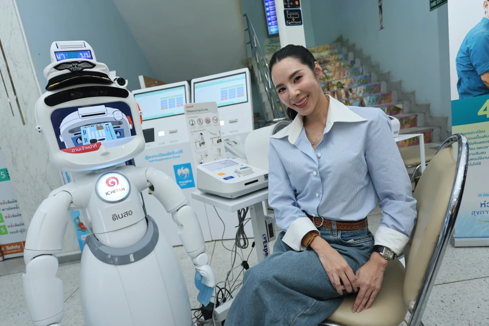 เมื่อ ‘Heartware’ ผสาน AI อิชิตัน ส่งมอบ “หุ่นยนต์ดินสอ” เคียงข้าง รพ.รัฐ ลดภาระงานบุคลากรทางการแพทย์ทุ่มงบ 421 ล้านบาท เดินหน้าโครงการ 3 ปี กระจายหุ่นยนต์ AI 480 เครื่องทั่วประเทศล่าสุดปักหมุดพื้นที่ชลบุรี ยกระดับสาธารณสุขควบคู่การดูแลสุขภาพหมอ-พยาบาล