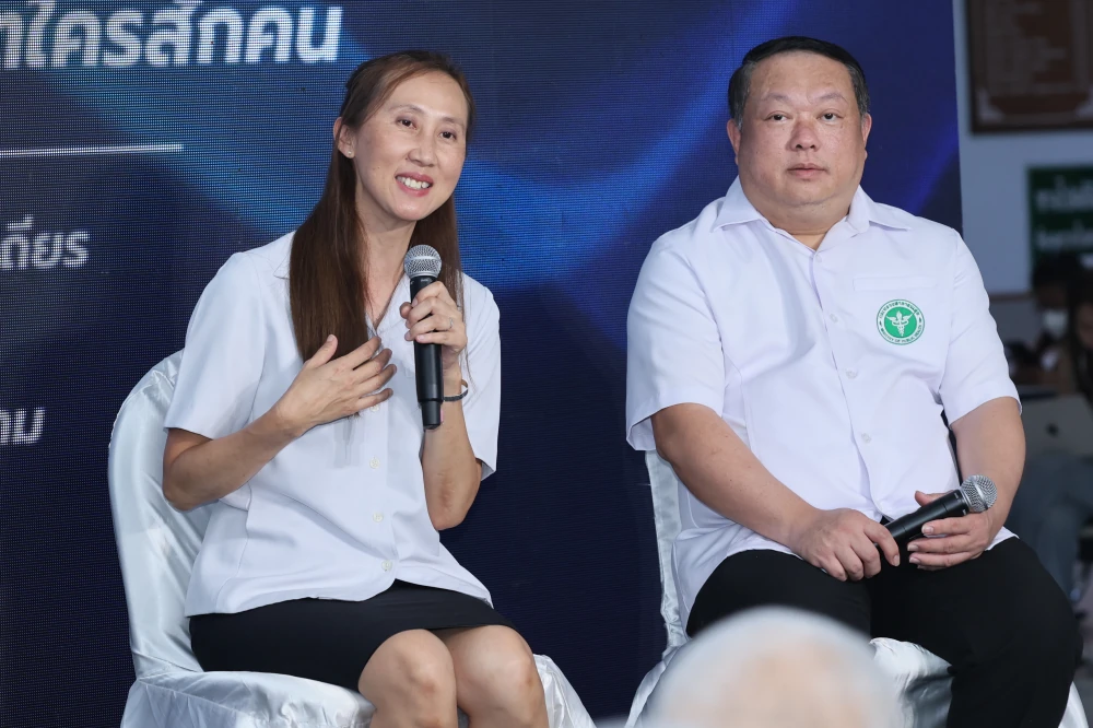 เมื่อ ‘Heartware’ ผสาน AI อิชิตัน ส่งมอบ “หุ่นยนต์ดินสอ” เคียงข้าง รพ.รัฐ ลดภาระงานบุคลากรทางการแพทย์ทุ่มงบ 421 ล้านบาท เดินหน้าโครงการ 3 ปี กระจายหุ่นยนต์ AI 480 เครื่องทั่วประเทศล่าสุดปักหมุดพื้นที่ชลบุรี ยกระดับสาธารณสุขควบคู่การดูแลสุขภาพหมอ-พยาบาล